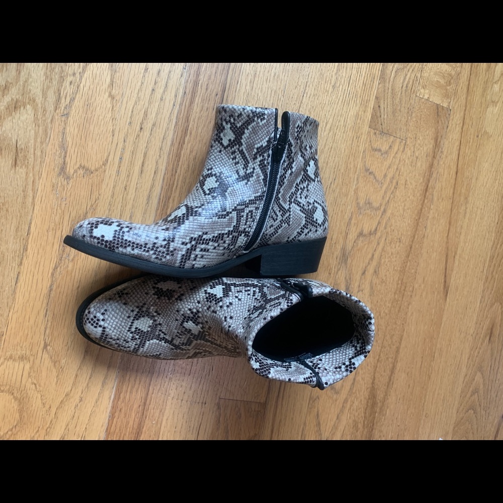 Zigi girl Lissa Snakeskin Embossed Ankle Bootie